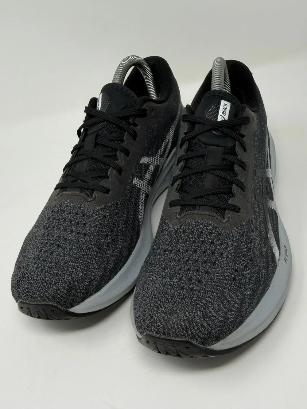 men’s asics black and grey sz. 7